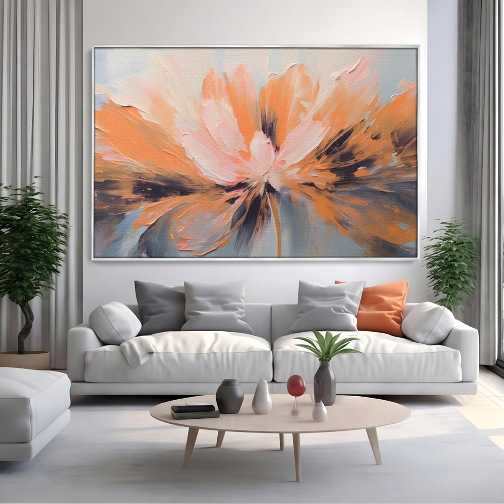 Tablou canvas cu tablou canvas cu floare abstracta, in rama de aluminiu argintiu, pe perete intr-un living